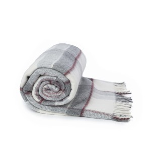 koc wełniany krata z czerwonym akcentem 155x200 (+-5cm)